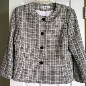 Jones Studio Size 14, Ladies jacket,  Black & White polyester fully lined.